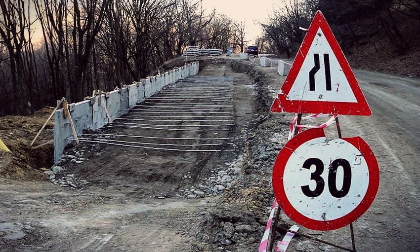 ზუგდიდში გზის მშენებლობაზე მუშა დაშავდა – არის თუ არა შრომის უსაფრთხოების წესები დაცული?