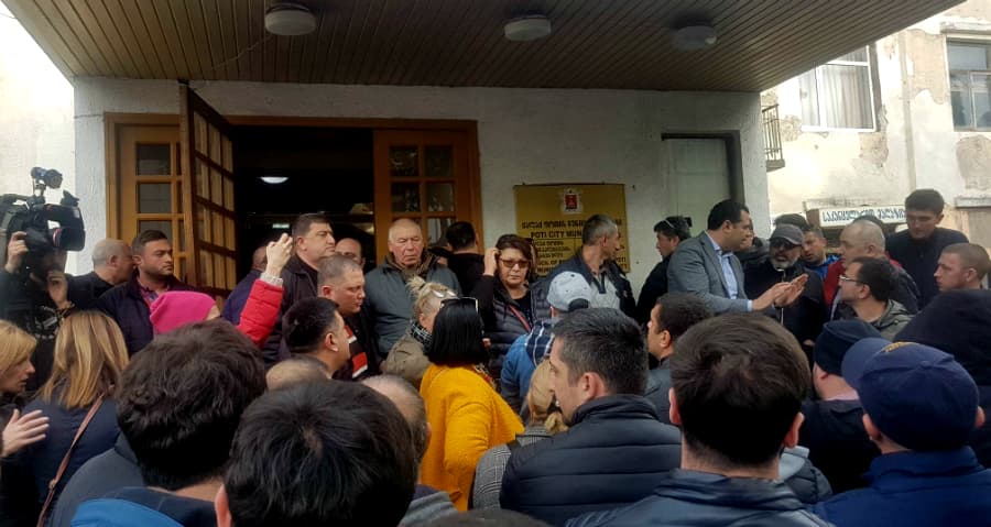 ფოთში, თევზის უსიამოვნო სუნთან დაკავშირებით გამართული მოლაპარაკებები შეთანხმებით დასრულდა