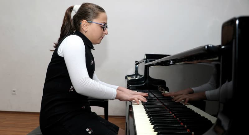 უწმინდესის დაბადების დღე სენაკში საზეიმო კონცერტით აღინიშნა