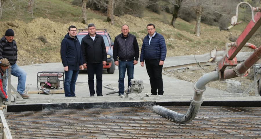 ზუგდიდის მერი აბასთუმანში მიმდინარე სამშენებლო სამუშაოებს ადგილზე გაეცნო