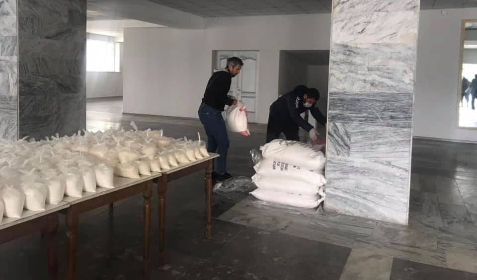 ხობში, სოციალურად დაუცველ მოქალაქეებს კვების პროდუქტები გადაეცემათ