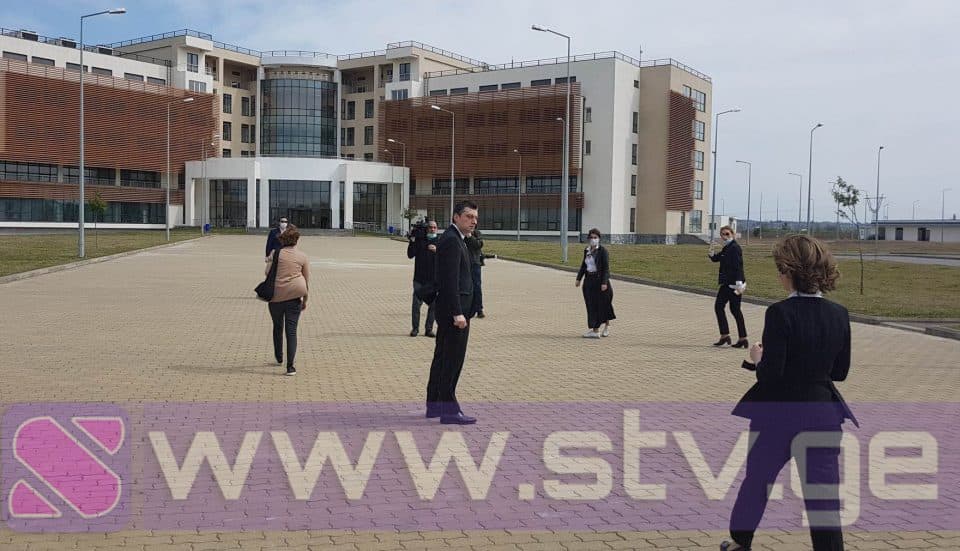 პრემიერი და ჯანდაცვის მინისტრი რუხის საავადმყოფოს ათვალიერებენ