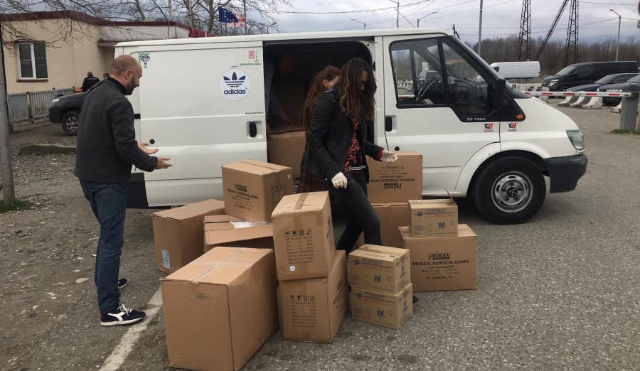 ფონდმა “მოძრაობა მომავლისთვის (მომო)” ოკუპირებულ ტერიტორიაზე სამედიცინო ინვენტარი ჩაიტანა