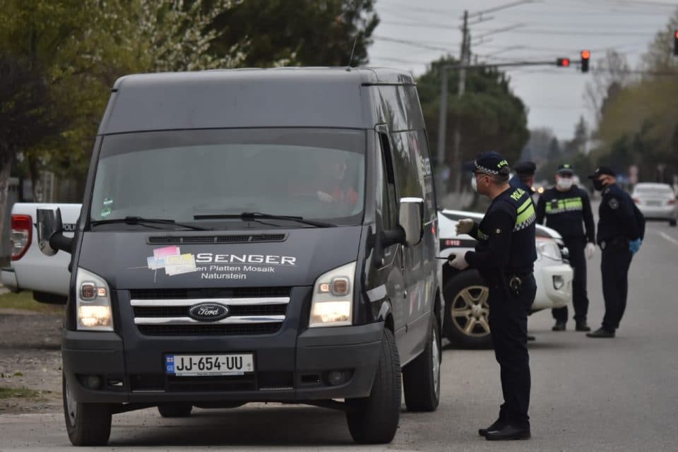 რა შეზღუდვები წესდება კარანტინის პირობებში?