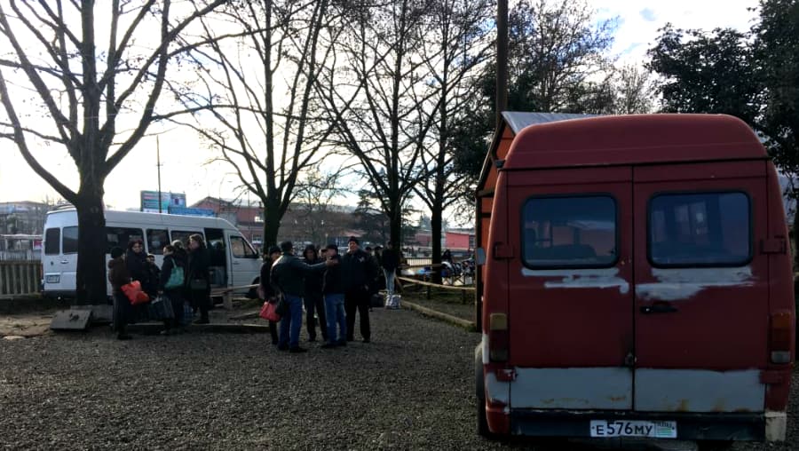 ზუგდიდში სამარშრუტო ტაქსები აიკრძალა – ზუგდიდის მერმა ბრიფინგი გამართა