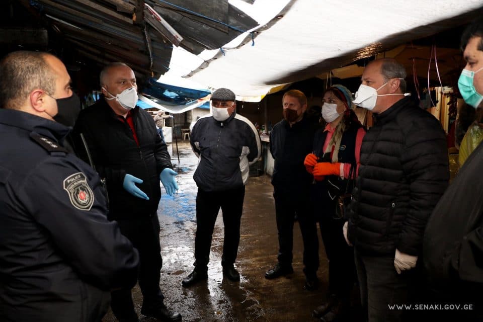 სენაკის ბაზრის მოვაჭრეებთან, პანდემიასთან ბრძოლის ფარგლებში შეხვედრა გაიმართა