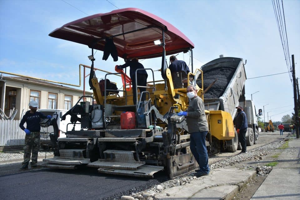 ზუგდიდში, ცაბაძის ქუჩაზე გზის საფარის აღდგენის სამშენებლო სამუშაოები მიმდინარეობს