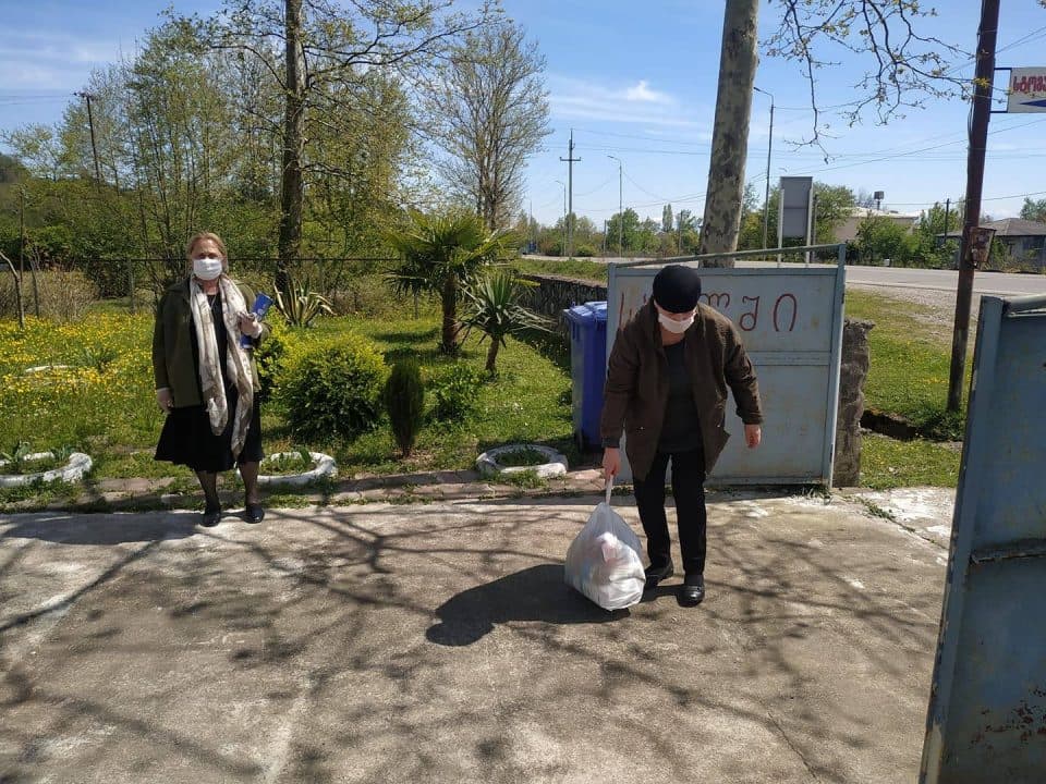 ხობში მცხოვრებ 250 ოჯახს პროდუქტები ურიგდება