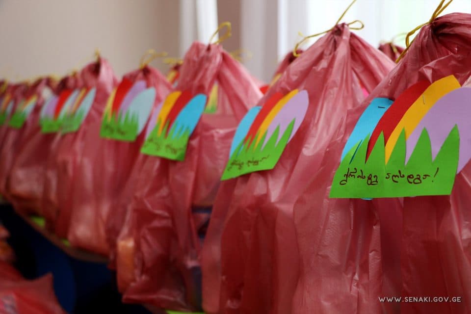სენაკში, სააღდგომო ნობათები სკოლამდელი აღზრდის სექტორის აღსაზრდელებს დაურიგდათ
