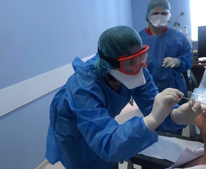 ზუგდიდში COVID 19-ზე მედიკოსების კვლევა მიმდინარეობს