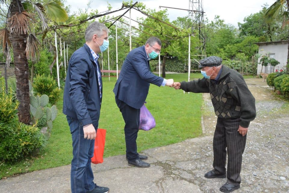 ჩხოროწყუში ომის ვეტერანებს ფაშიზმზე გამარჯვების 75-ე წლისთავი მიულოცეს