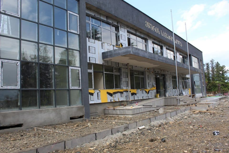 წალენჯიხის ორ სოფელში, ლეჟასა და ეწერში ახალი საჯარო სკოლების მშენებლობა მიმდინარეობს