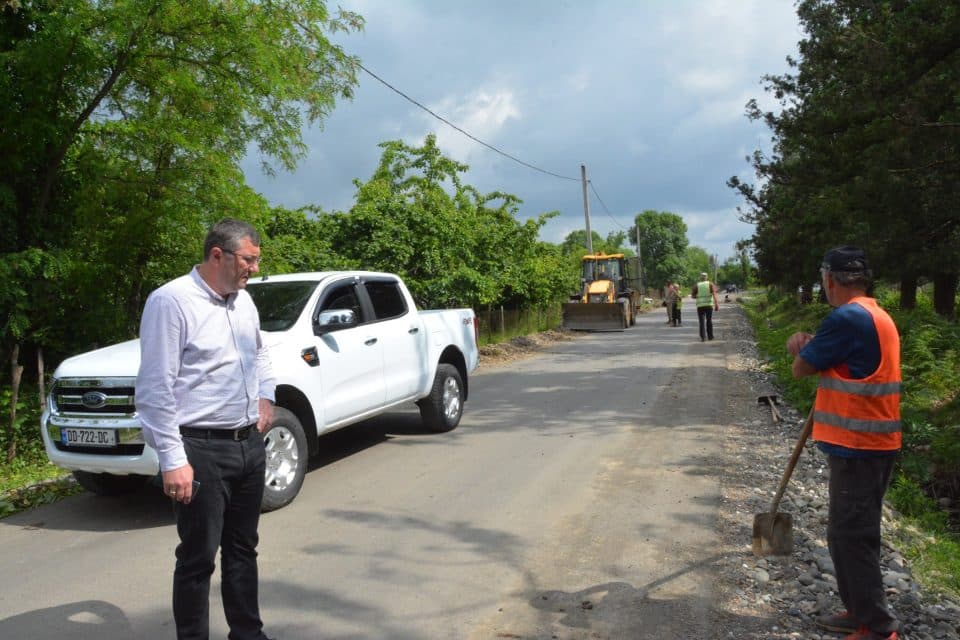 სოფელ ქვედა ჩხოროწყუში ასფალტირებული გზის დაგება დასრულდა
