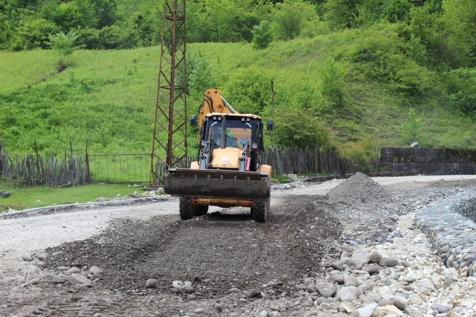 მუჟავას ადმინისტრაციულ ერთეულში საავტომობილო გზის რეაბილიტაცია გრძელდება