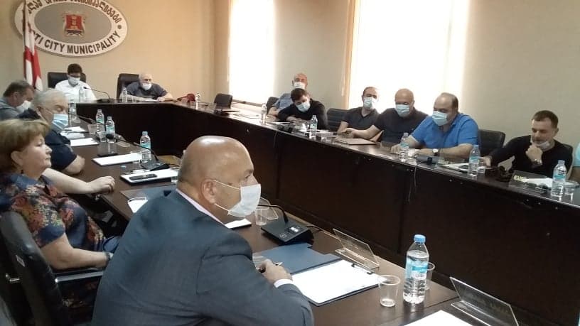 ფოთის საკრებულოში, ფრაქცია ,,ქართული ოცნება” სამმა წევრმა დატოვა