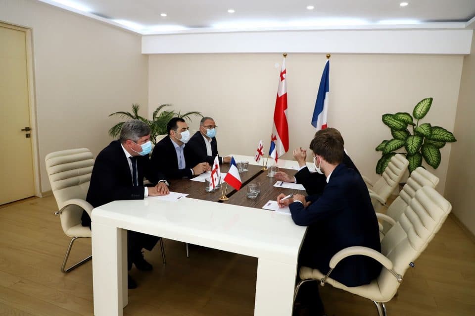 სამეგრელო-ზემო სვანეთის სახელმწიფო რწმუნებული ალექსანდრე მოწერელია საფრანგეთის ელჩს შეხვდა