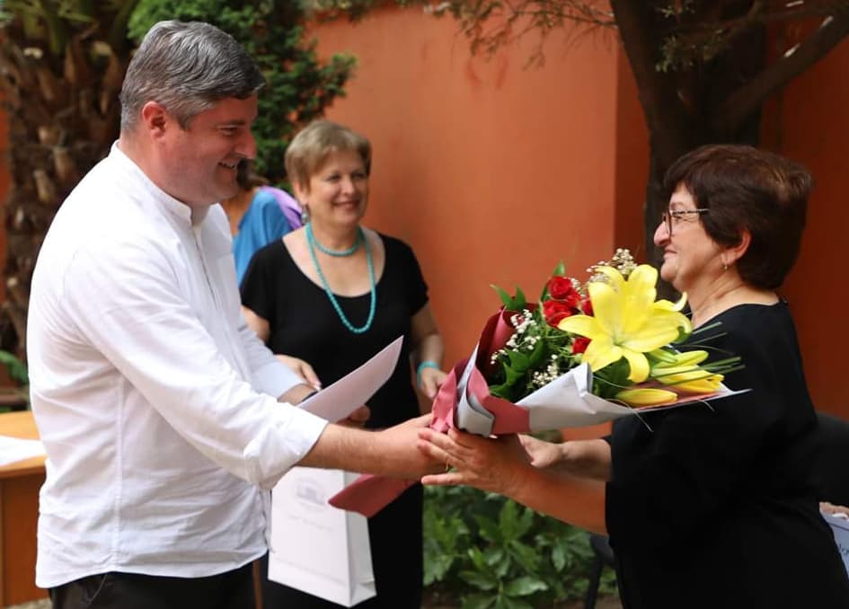 ზუგდიდის მერმა პედაგოგები დააჯილდოვა