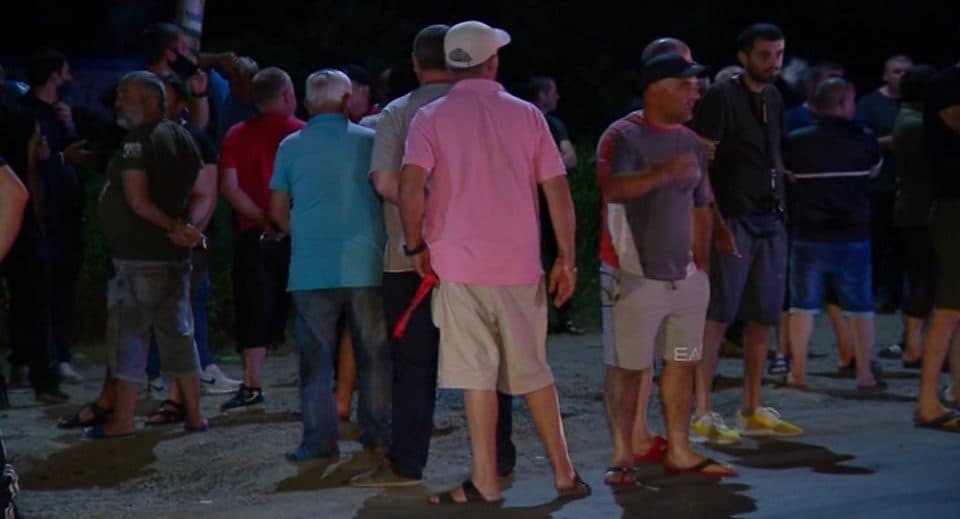 გვიან ღამით ტრაილერის მძღოლებმა ფოთში საპროტესტო აქცია გამართეს