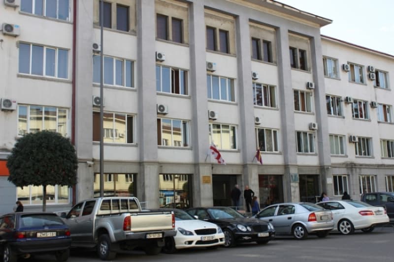 ზუგდიდის მერის 8 წარმომადგენელს 1 აგვისტოდან ადმინისტრაციული ხელშეკრულება შეუწყდება