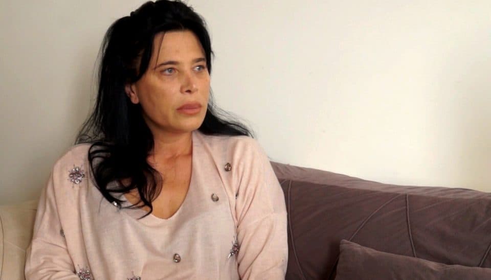 ზუგდიდში დაკავებული ბადრი ფიფიას მეუღლე ამბობს, რომ მას იარაღი და ნარკოტიკი ჩაუდეს