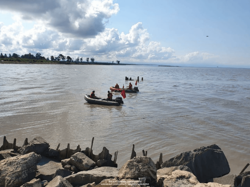 მეხანძრე-მაშველებმა ფოთში ახალგაზრდა გოგოს ცხედარი იპოვეს