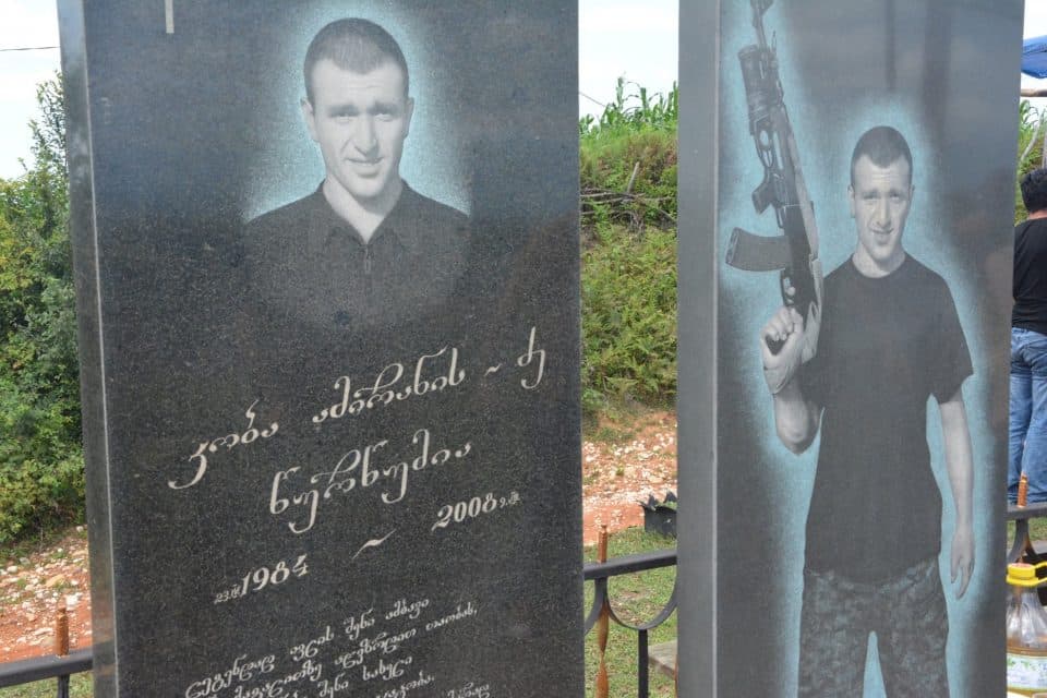 ჩხოროწყუს მერიამ აგვისტოს ომში დაღუპული გმირის ოჯახს 1500 ლარი გამოუყო