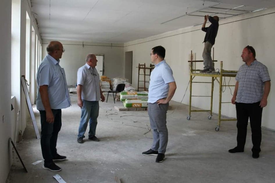 ზუგდიდში მოსწავლეები ახალ სასწავლო წელს, რეაბილიტირებულ სკოლებში შეხვდებიან - image 2