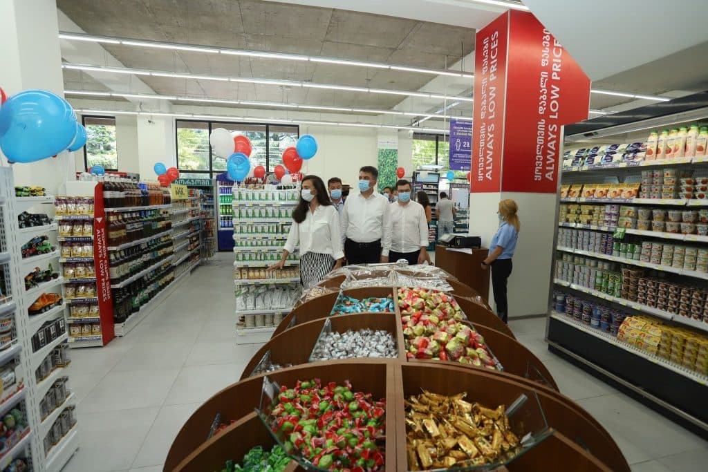 ჰიპერმარკეტების ქსელის „კარფური“-ს პირველი ფილიალი სამეგრელოში დღეს გაიხსნა - image 2