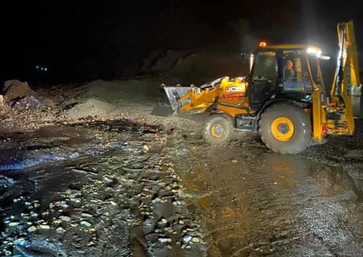 სვანეთში, კოკისპირული წვიმის შედეგად ფერდი ჩამოიშალა