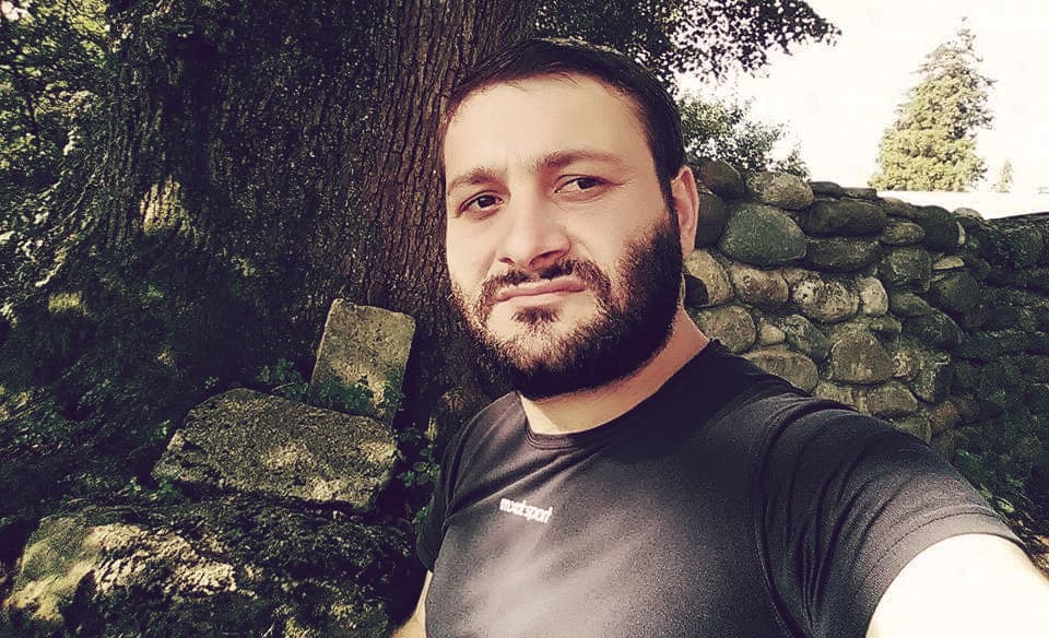 ზუგდიდის მერიის ყოფილ თანამშრომელს ძალადობაში ადანაშაულებენ