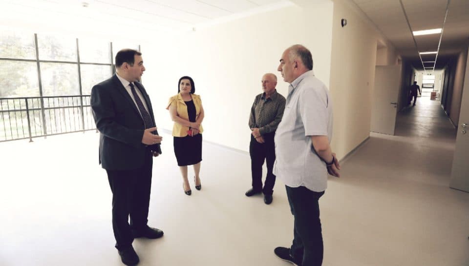 მიხეილ ჩხენკელმა წალენჯიხის მუნიციპალიტეტის სოფელ ეწერის ახლადაშენებული სკოლა მოინახულა