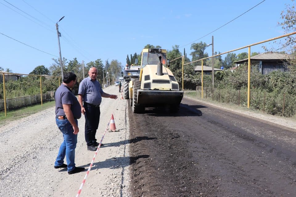 ხობის მერი ცენტრალური საავტომობილო გზის რეაბილიტაციის პროცესს გაეცნო