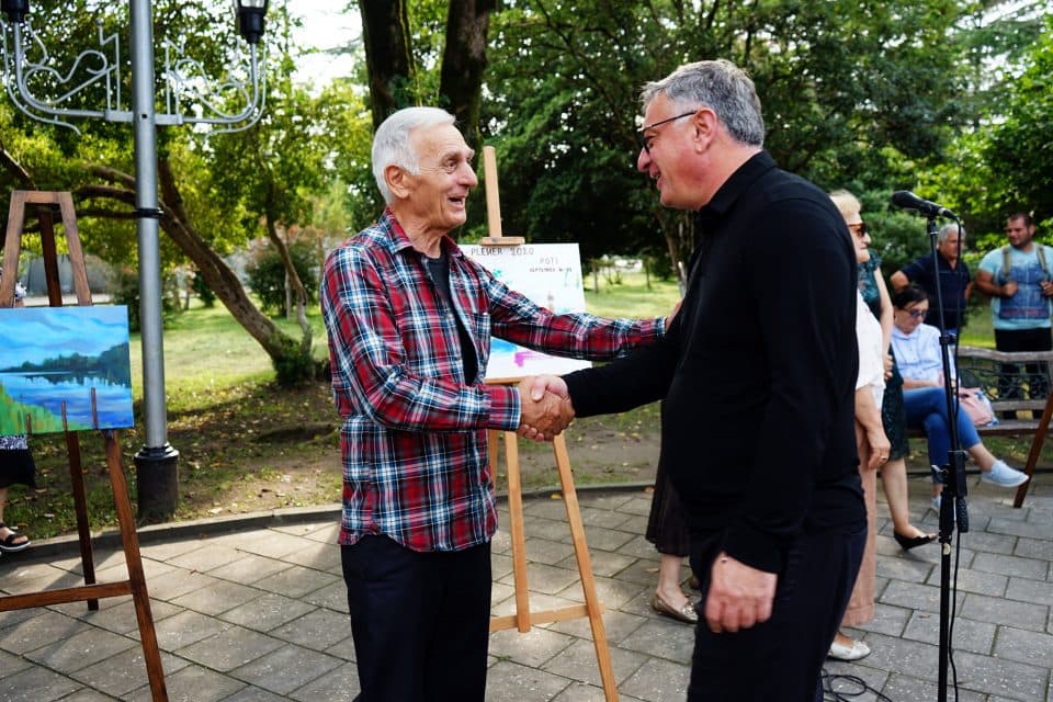 ირაკლი ხახუბია მხატვართა საერთაშორისო არტ-პლენერის დახურვას დაესწრო