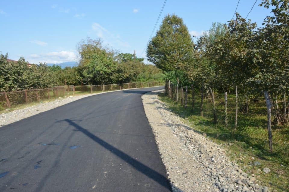 სოფელ ხაბუმეში საგზაო ინფრასტრუქტურის მოწყობა მიმდინარეობს