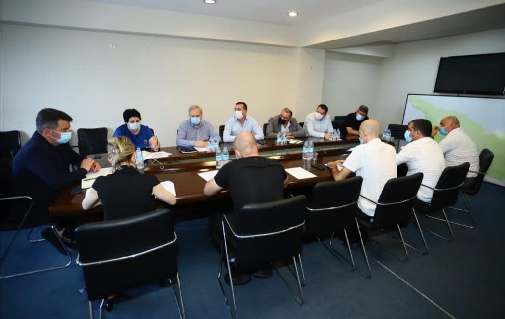 სამეგრელო-ზემო სვანეთის ოპერატიული შტაბის სხდომაზე კორონავირუსის გავრცელების პრევენციისთვის გასატარებელი ღონისძიებებზე იმსჯელეს - image 2