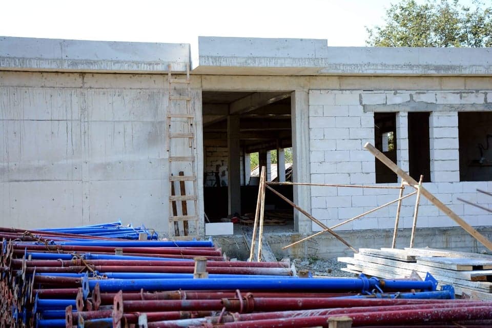 წალენჯიხაში, ლეჟას უბანში 60 მოსწავლეზე გათვლილი სკოლის მშენებლობა მიმდინარეობს