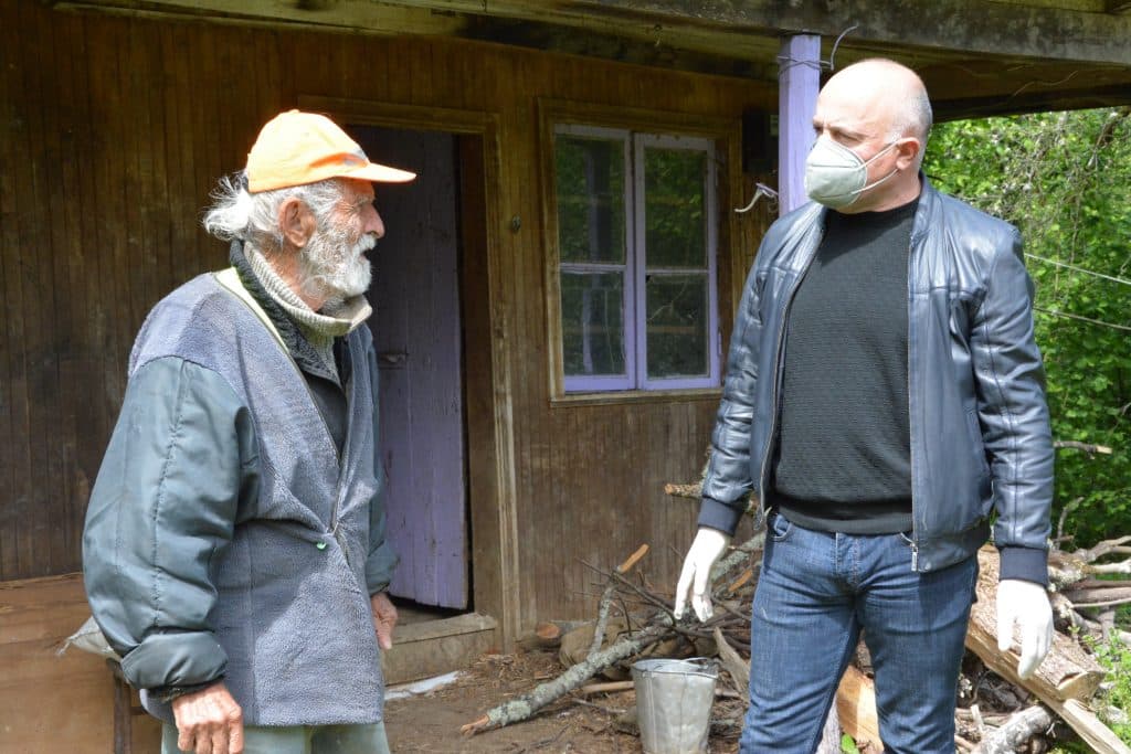 პარლამენტის წევრი რომელიც პანდემიის პერიოდში 2500 ოჯახს დაეხმარა - image 4