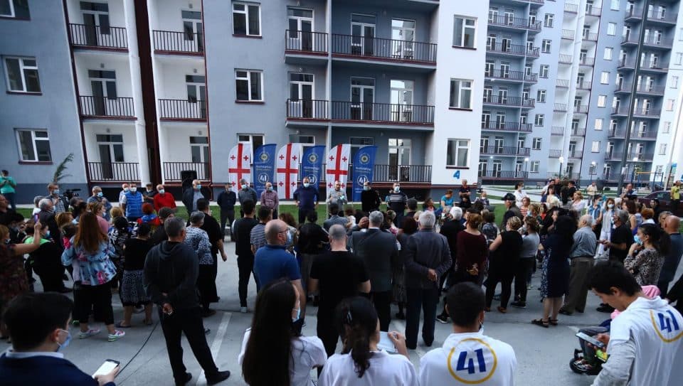 ირაკლი ჩიქოვანი: ზუგდიდში მცხოვრებ ყველა დევნილს ექნება საკუთარი საცხოვრებელი