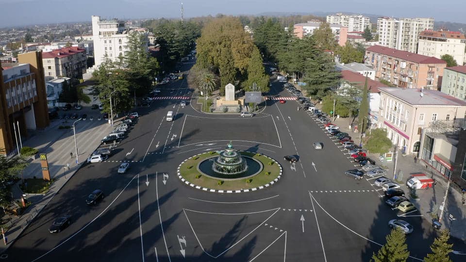ზუგდიდის ცენტრალურ მოედანზე საგზაო ინფრასტრუქტურა განახლდა