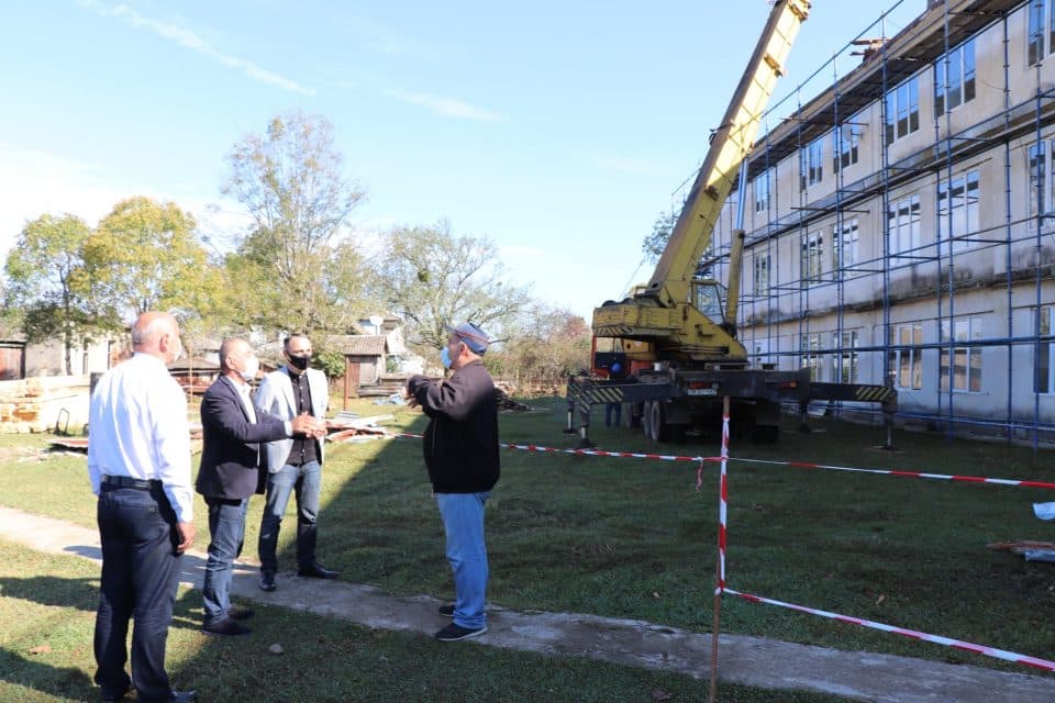 სოფელ ქარიატაში ,,ქართუს“ დაფინანსებით სკოლის სახურავის რეაბილიტაცია მიმდინარეობს