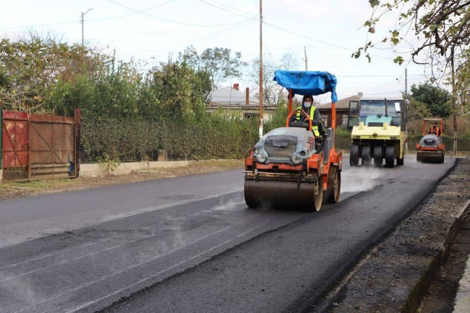 ზუგდიდში საგზაო ინფრასტრუქტურის მოწყობის სამუშაოები გრძელდება