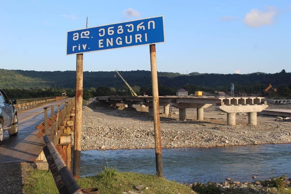 წალენჯიხაში, მდ. ენგურზე ახალი სახიდე გადასასვლელის მშენებლობის სამუშაოები აქტიურად მიმდინარეობს