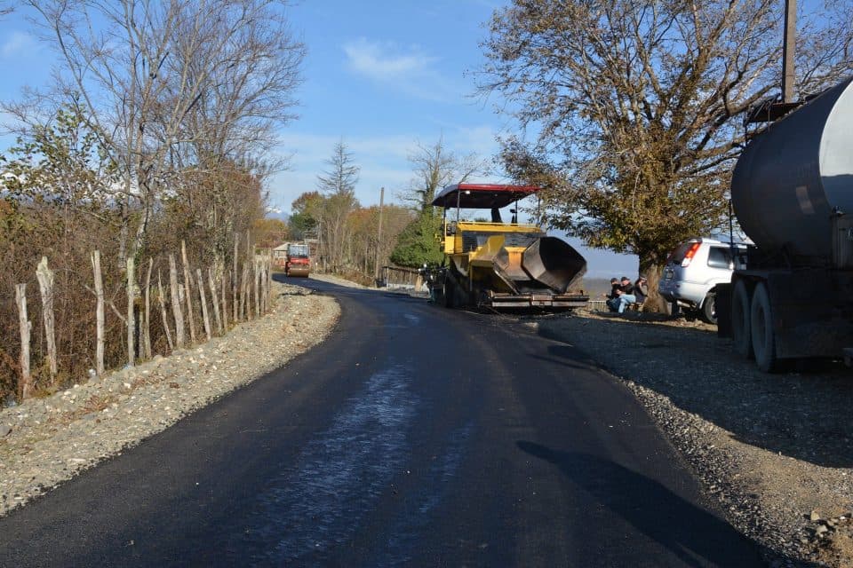 ჩხოროწყუს მუნიციპალიტეტში საგზაო ინფრასტრუქტურის მოწყობა აქტიურად მიმდინარეობს