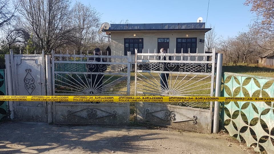 სკამზე “სკოჩით” მიბმული ოჯახის წევრები – ყაჩაღობა სოფელ ნოჯიხევში