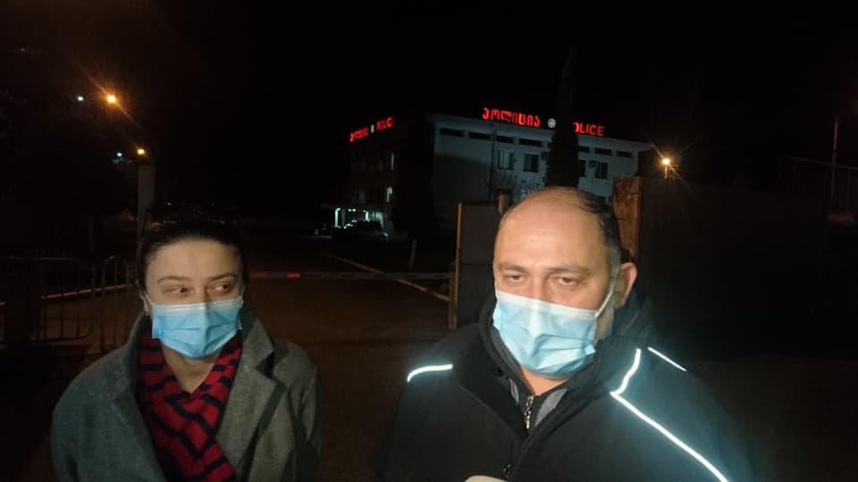 ესებუას ადვოკატებმა სამხარეო პოლიციის შენობა დატოვეს