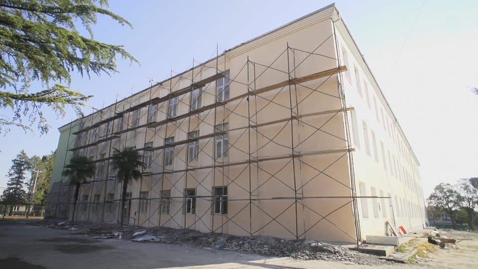 ზუგდიდის მუნიციპალიტეტში საჯარო სკოლების რეაბილიტაცია აქტიურად მიმდინარეობს