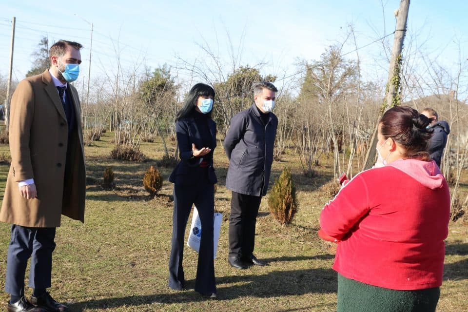 გამყოფ ხაზთან მდებარე სოფლებში მცხოვრებ მრავალშვილიანებს და მარტოხელა მოხუცებს სასურსათო პროდუქტი გადასცეს