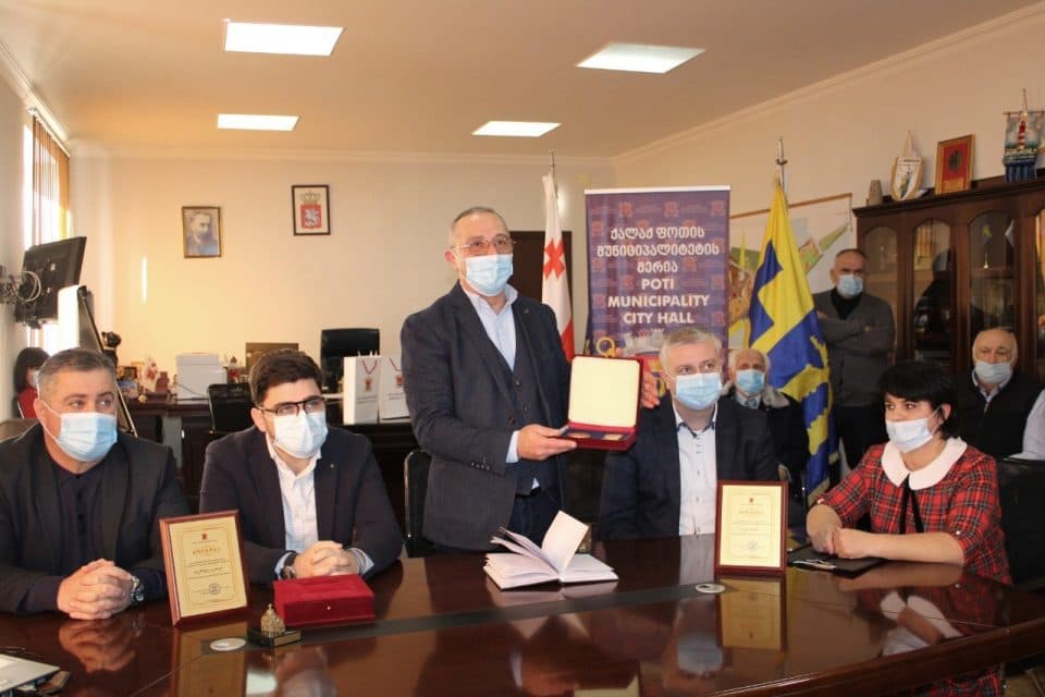 ალექსანდრე გოგინავასა და ლევან რატიანს ქალაქ ფოთის საპატიო მოქალაქის წოდება მიენიჭათ