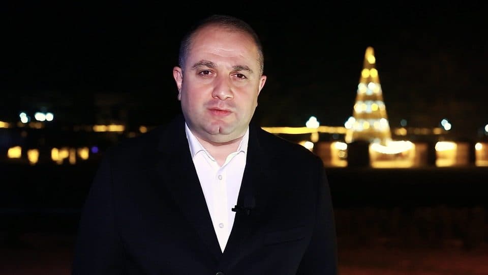 ირაკლი ჩიქოვანი თავის საახალწლო მიმართვაში ექიმებს, პოლიციელებს, ჯარისკაცებს და ყველა იმ ადამიანს ვინც პანდემიასთან ბრძოლაში ჩართული იყო მადლობას უხდის