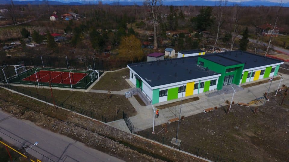 აბაშის მუნიციპალიტეტის სოფელ მაცხოვრისკარში ახალი სკოლის მშენებლობა სრულდება